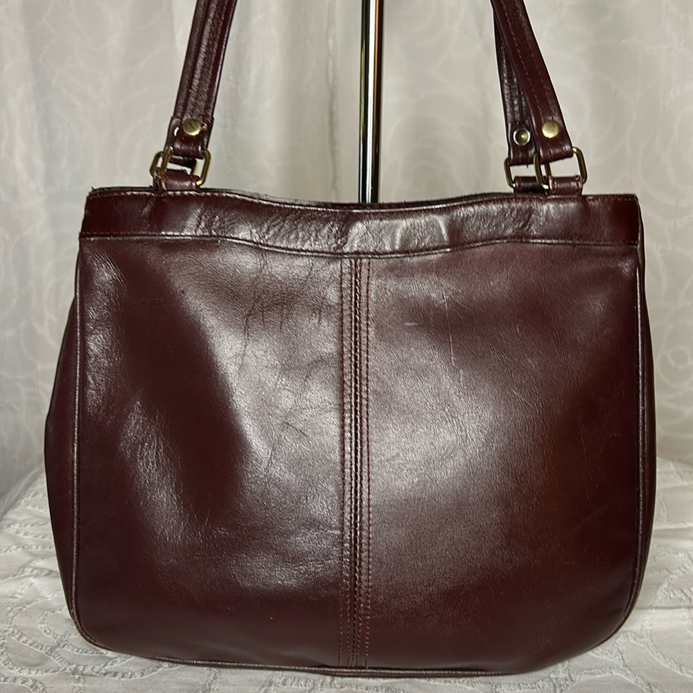 CONTESSA Vintage burgundy genuine leather shoulder handbag. Made in Hong Kong.
